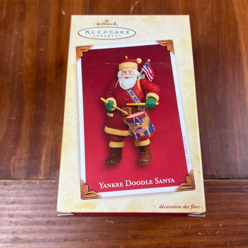 2005 Hallmark Keepsake Yankee Doodle Santa Ornament Patriotic Drummer QXG4335